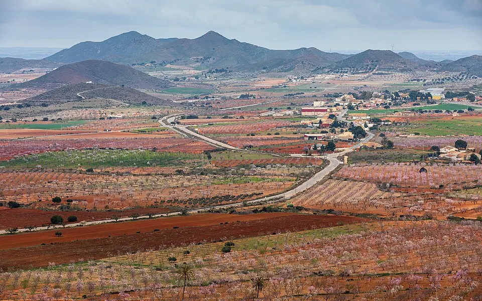 Paisaje semiárido de Campo Nubla cerca de Cartagena